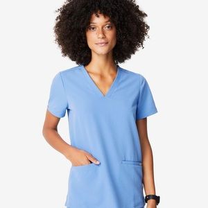 Figs three pocket scrub top